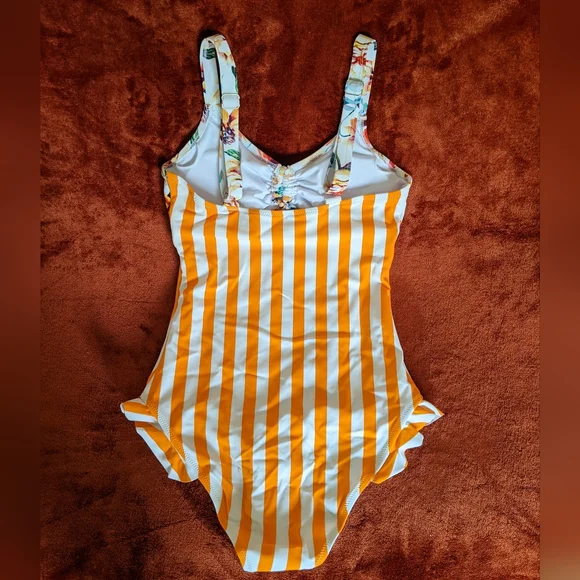 Cupshe Orange Floral and Striped Ladies Swimsuit 🧡🌻🩷 - Picture 4 of 6